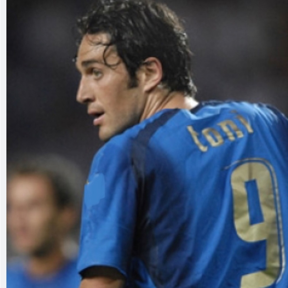 VTG 2006 ITALY WORLD CUP soccer jersey/shirt. Luca Toni #9